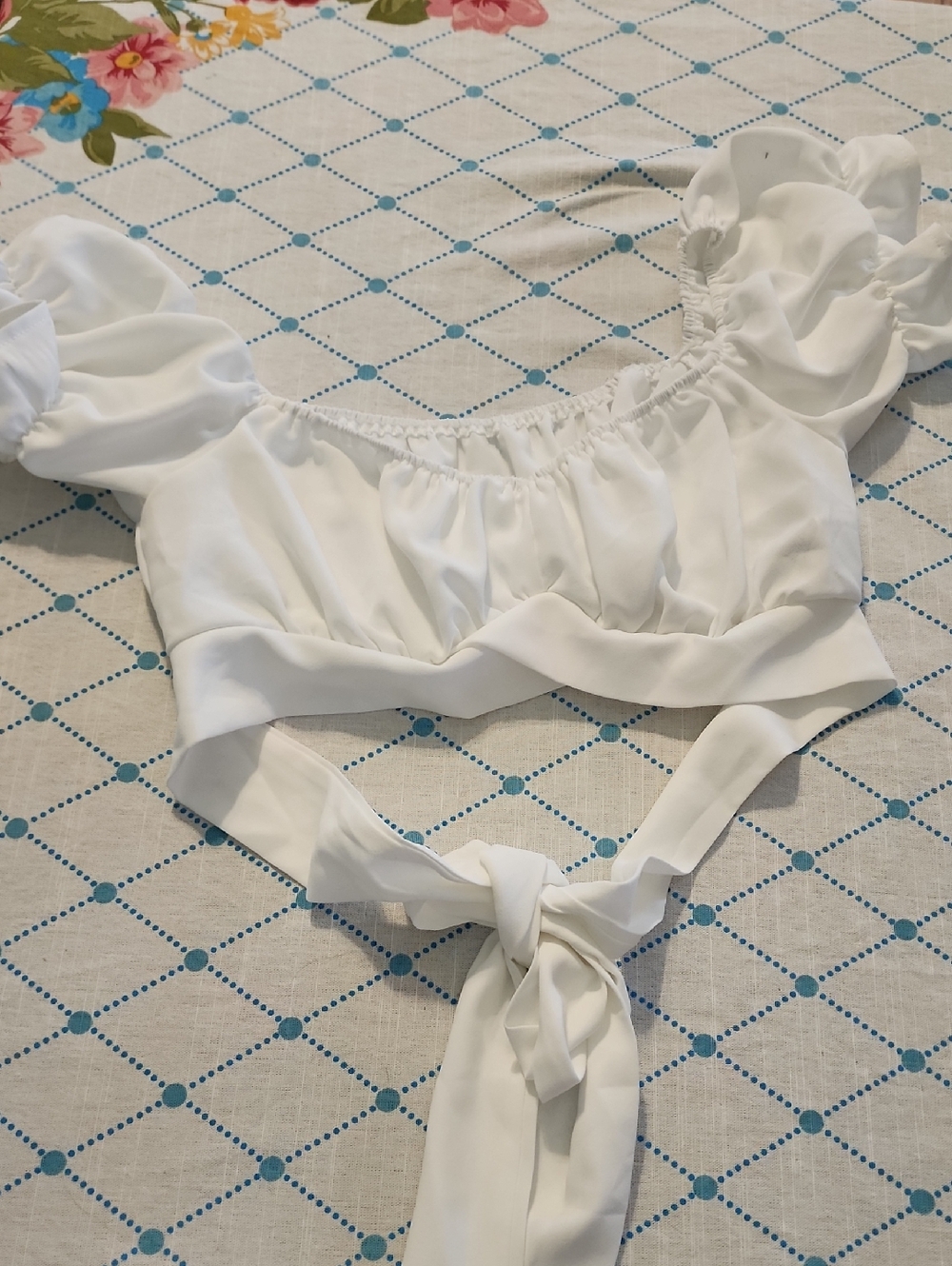 2/$5 SHEIN White Puff-Sleeve Tie-Back Crop Top